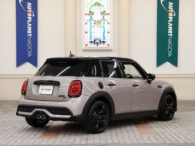 Bmw MINI COOPER SD 5DOOR ベースグレード photo 3