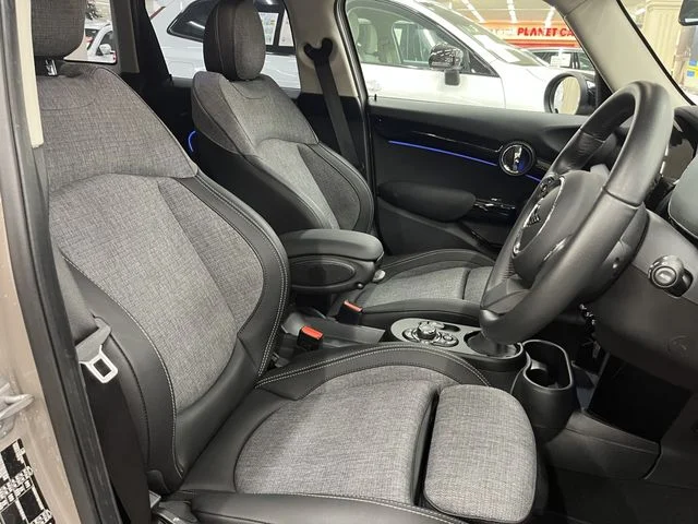 Bmw MINI COOPER SD 5DOOR ベースグレード photo 4