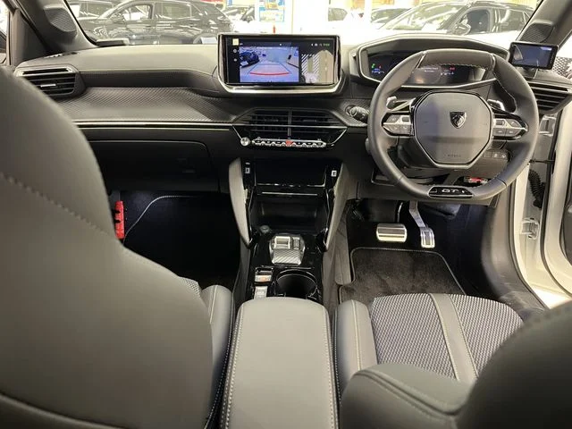 Peugeot PEUGEOT 208 GT photo 2