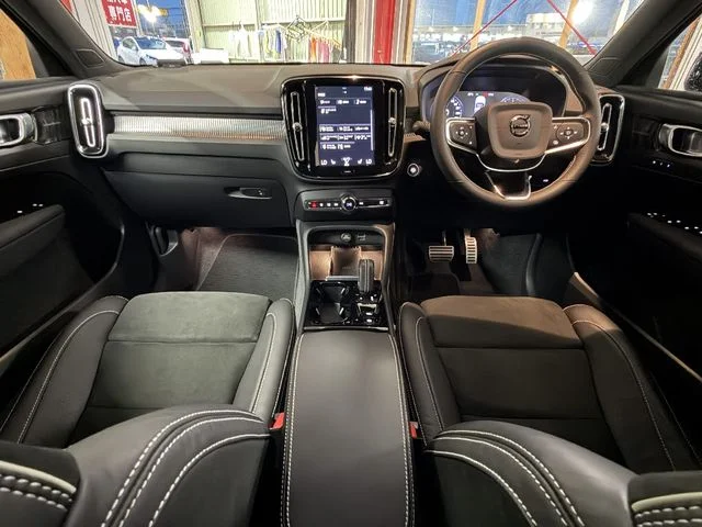 Volvo VOLVO XC40 B4　AWD　インスクリプション photo 3