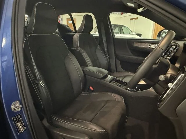 Volvo VOLVO XC40 B4　AWD　インスクリプション photo 4