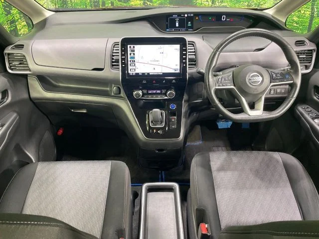 Nissan SERENA WG e−POWER　ハイウェイスター　V photo 2