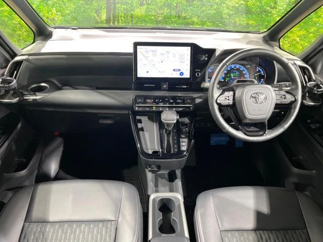 Toyota NOAH HYBRID S−Z photo 2