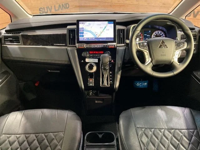 Mitsubishi DELICA D:5 4WD シャモニー photo 2