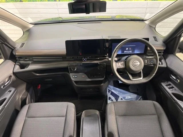 Nissan SERENA WG e−POWER　ハイウェイスター　V photo 2