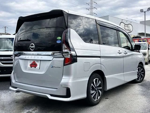 Nissan SERENA WG e−POWER　ハイウェイスター　V photo 3