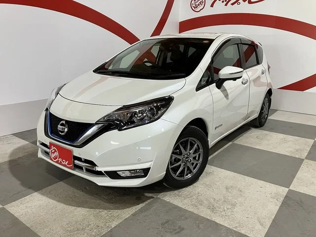 Nissan NOTE 4WD e−POWER　メダリスト　FOUR 2019
