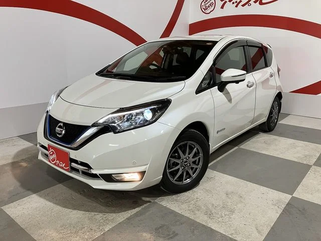 Nissan NOTE 4WD e−POWER　メダリスト　FOUR photo 2