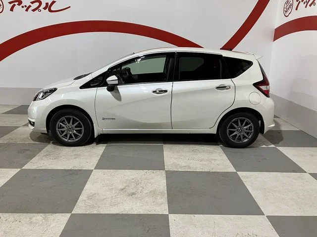 Nissan NOTE 4WD e−POWER　メダリスト　FOUR photo 4