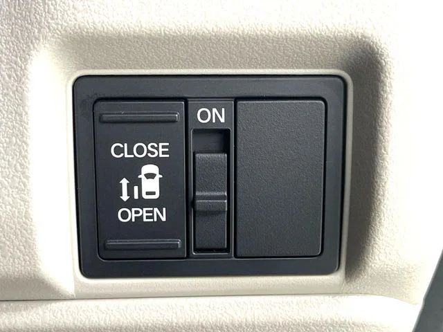 Honda N BOX 4WD ベースグレード photo 3