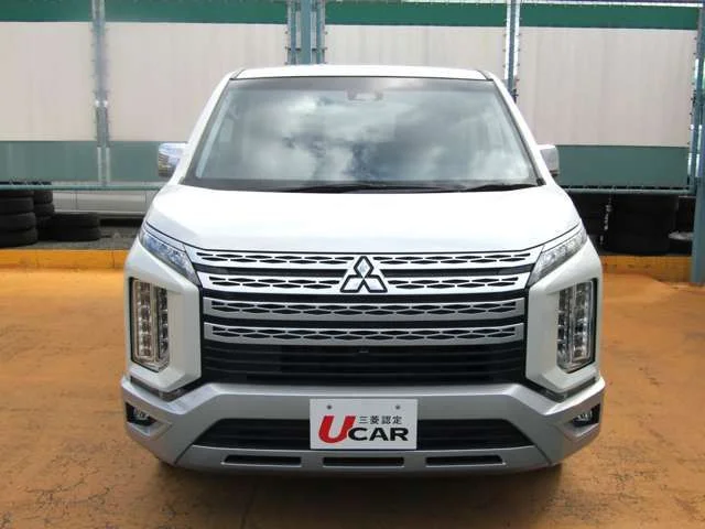 Mitsubishi DELICA D:5 4WD P photo 4