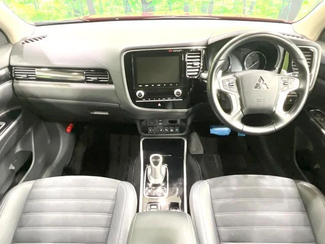 Mitsubishi OUTLANDER PHEV G　プラスパッケージ photo 2