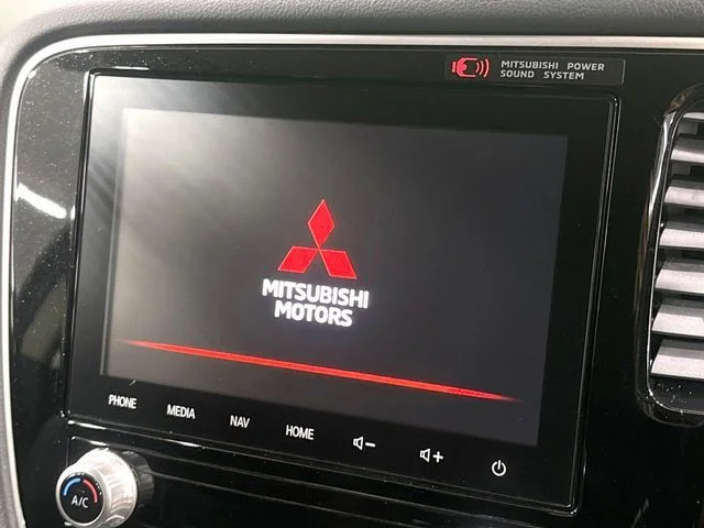 Mitsubishi OUTLANDER PHEV G　プラスパッケージ photo 3