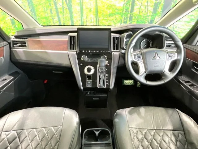 Mitsubishi DELICA D:5 4WD P photo 2