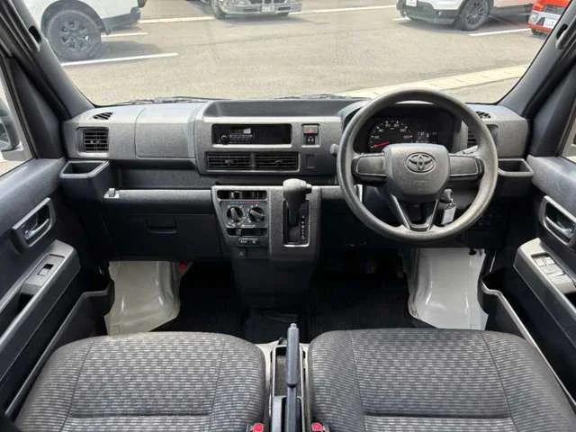 Toyota PIXIS van デラックス photo 3