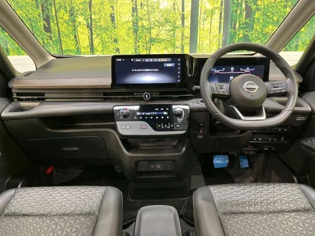 Nissan SERENA WG e−POWER　ハイウェイスター　V photo 2