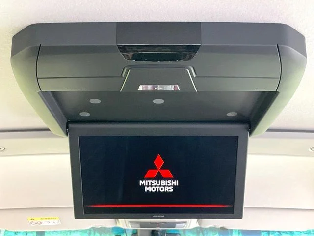 Mitsubishi DELICA D:5 4WD ブラックエディション photo 3