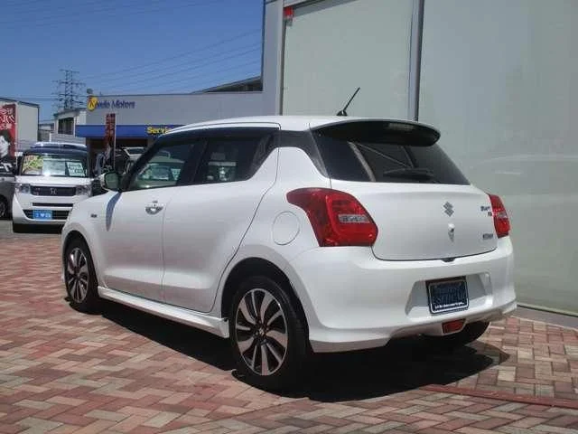 Suzuki SWIFT ハイブリッド　RS photo 4