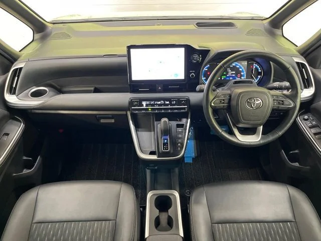 Toyota NOAH HYBRID S−Z photo 2