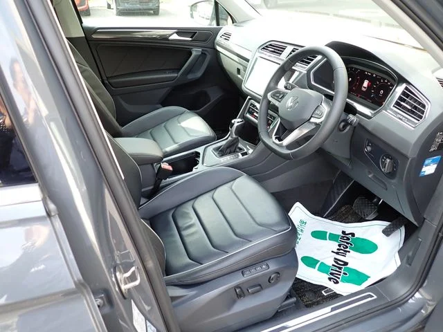 Volkswagen VOLKSWAGEN TIGUAN TSI　エレガンス photo 2