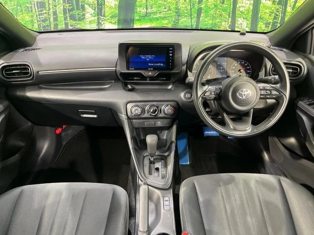 Toyota YARIS X photo 2