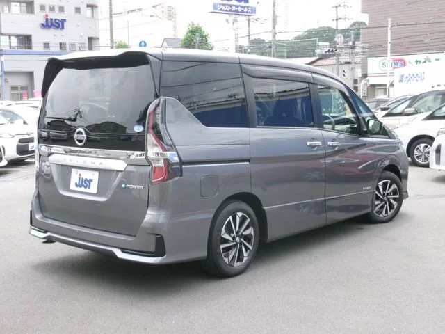 Nissan SERENA WG e−POWER　XV　エアロ photo 4