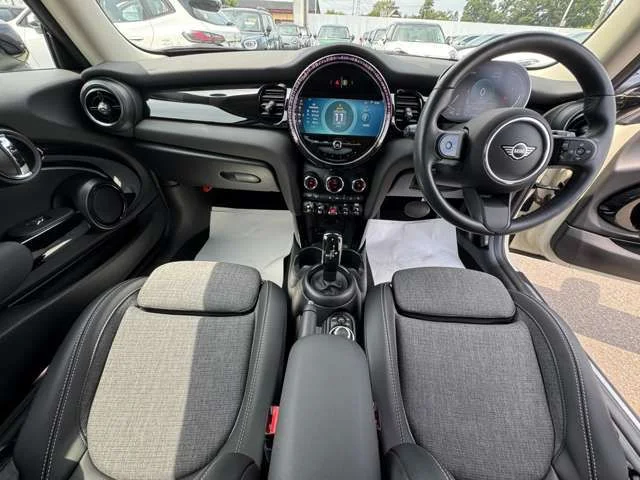 Bmw MINI COOPER D ベースグレード photo 2