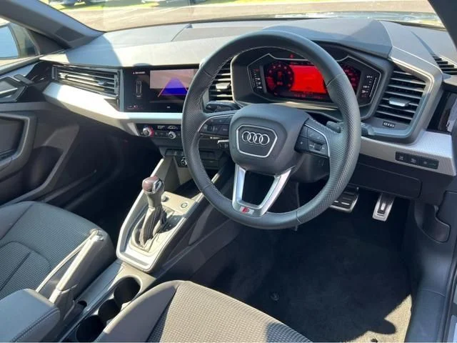 Audi AUDI A1 SPORTBACK 25　TFSI　Sライン photo 2