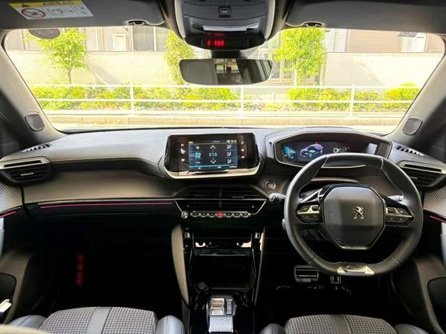 Peugeot PEUGEOT e-2008 GT photo 4
