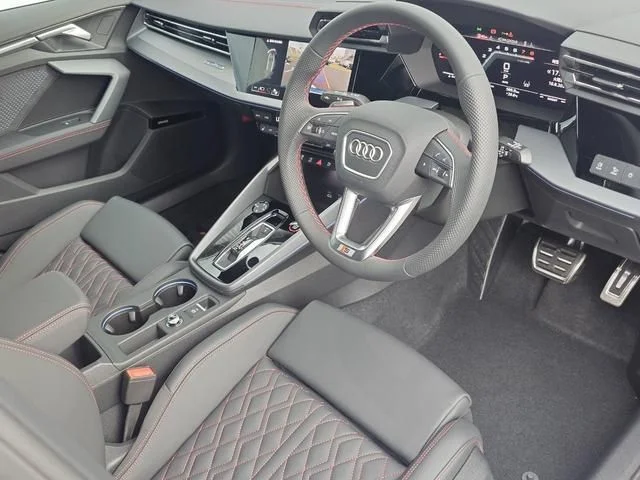 Audi AUDI S3 SPORTBACK ベースグレード photo 2