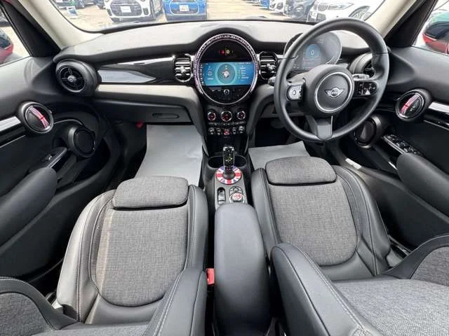 Bmw MINI COOPER D 5DOOR ベースグレード photo 2