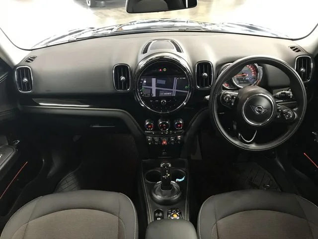 Bmw MINI COOPER D CROSSOVER ベースグレード photo 3