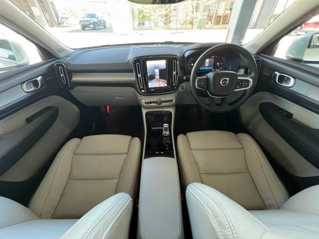 Volvo VOLVO XC40 アルティメット　B4　AWD photo 2