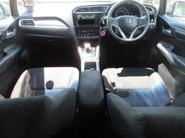 Honda SHUTTLE HYBRID 4WD ホンダセンシング photo 2