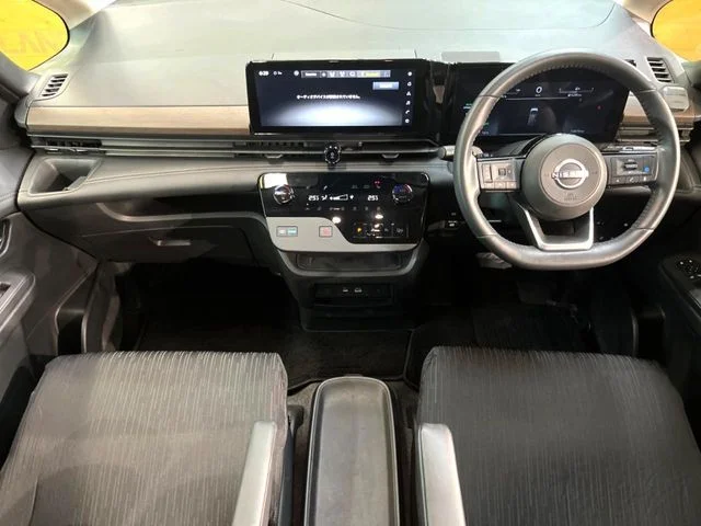 Nissan SERENA WG e−POWER　ハイウェイスター　V photo 2