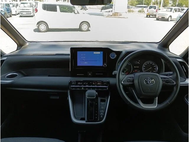 Toyota VOXY HYBRID S−G photo 3