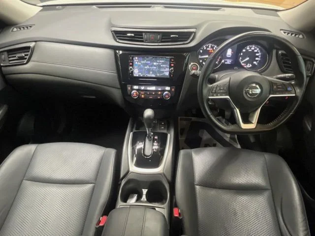 Nissan X-TRAIL 2WD 20Xi photo 2