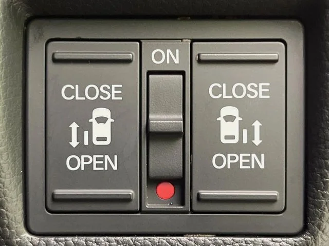 Honda N BOX CUSTOM L photo 3