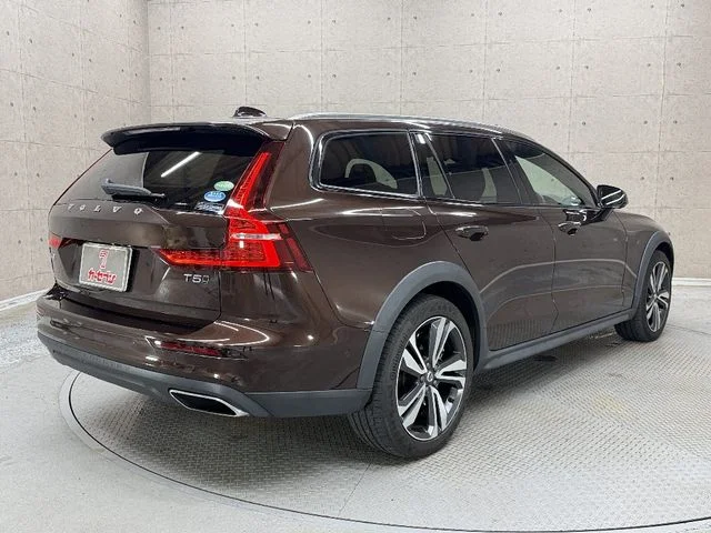 Volvo VOLVO V60 CROSS COUNTRY T5　AWD　プロ photo 2
