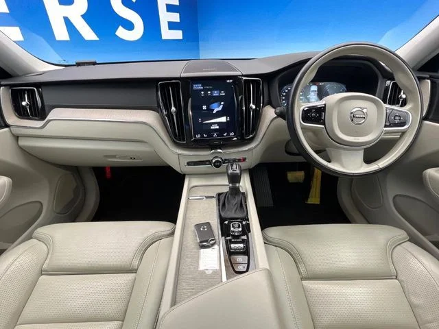 Volvo VOLVO XC60 D4　AWD　インスクリプション photo 2