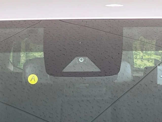 Toyota PRIUS Alpha G photo 3