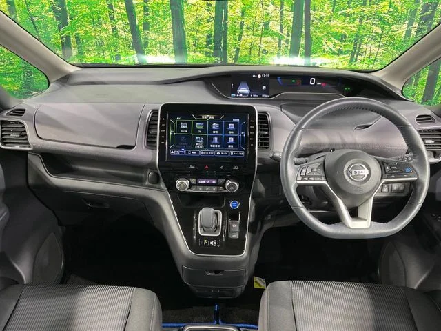 Nissan SERENA WG e−POWER　ハイウェイスター　V photo 2