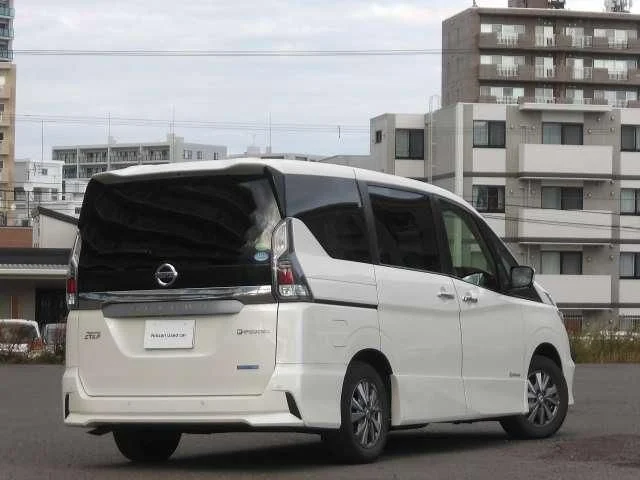 Nissan SERENA WG e−POWER　ハイウェイスター　V photo 2