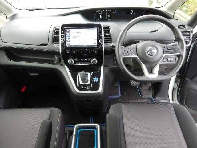 Nissan SERENA WG e−POWER　ハイウェイスター　V photo 3