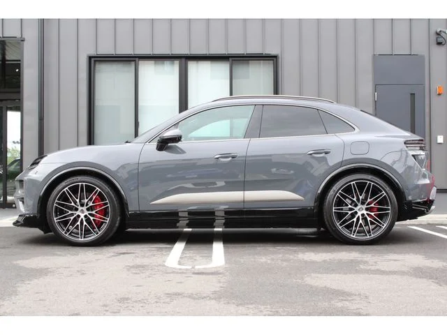 Porsche PORSCHE Macan Electric ターボ photo 2