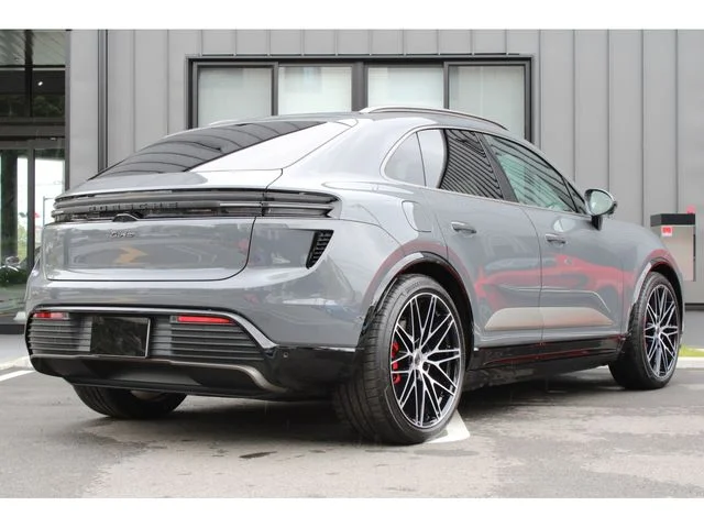 Porsche PORSCHE Macan Electric ターボ photo 3