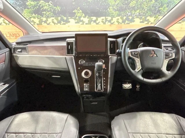 Mitsubishi DELICA D:5 4WD P photo 2