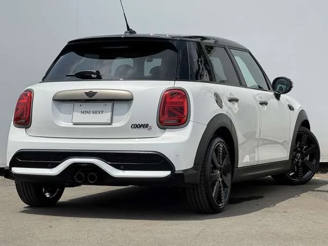 Bmw MINI COOPER S 5DOOR レゾリュート　エディション photo 3