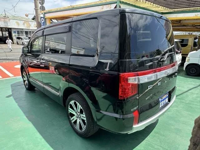 Mitsubishi DELICA D:5 4WD P photo 4