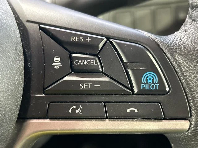 Nissan SERENA WG e−POWER　ハイウェイスター　V photo 3